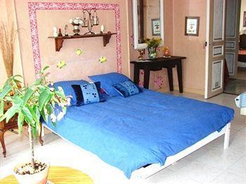 Chez Brigitte Guesthouse Ницца Экстерьер фото