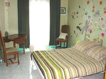 Chez Brigitte Guesthouse Ницца Экстерьер фото