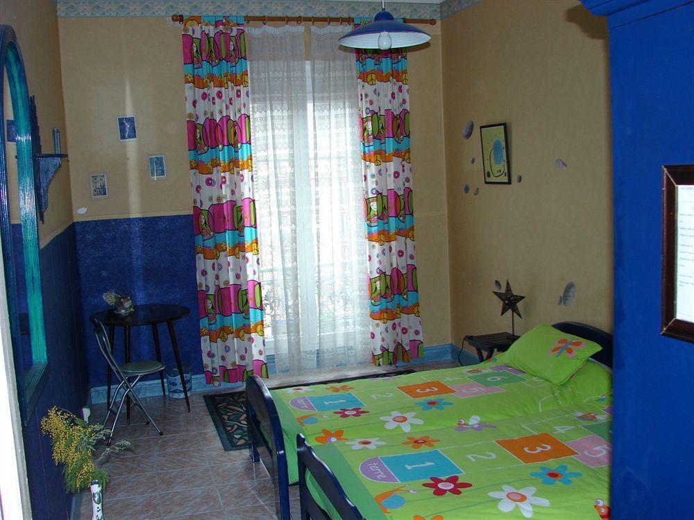 Chez Brigitte Guesthouse Ницца Экстерьер фото